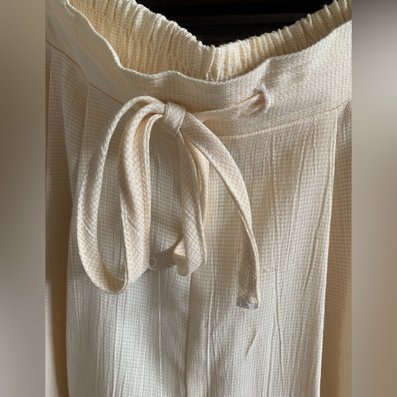 Cute pull on dress shorts with pockets by Fine Line New York - Picture 2 of 6